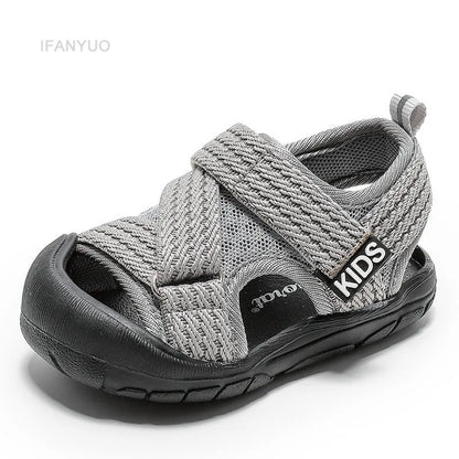Soft sole mesh walking shoes