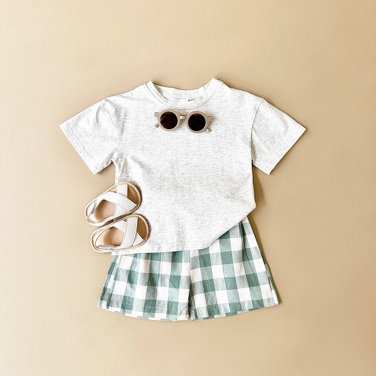 Dinosaur t-Shirt & checkered shorts