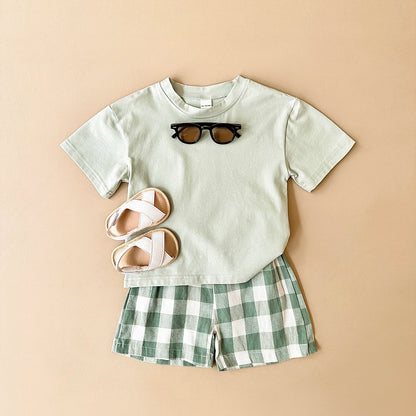 Dinosaur t-Shirt & checkered shorts