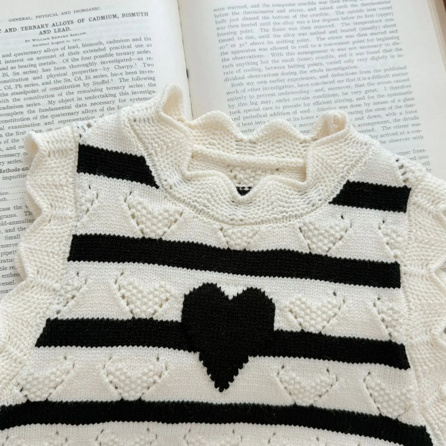 Striped heart sleeveless top with scalloped trim