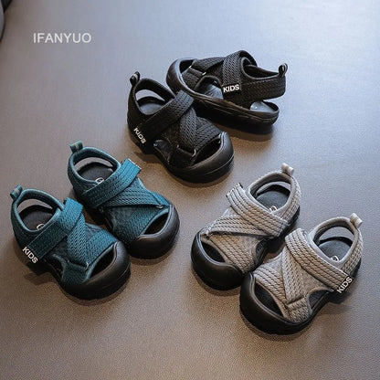 Soft sole mesh walking shoes